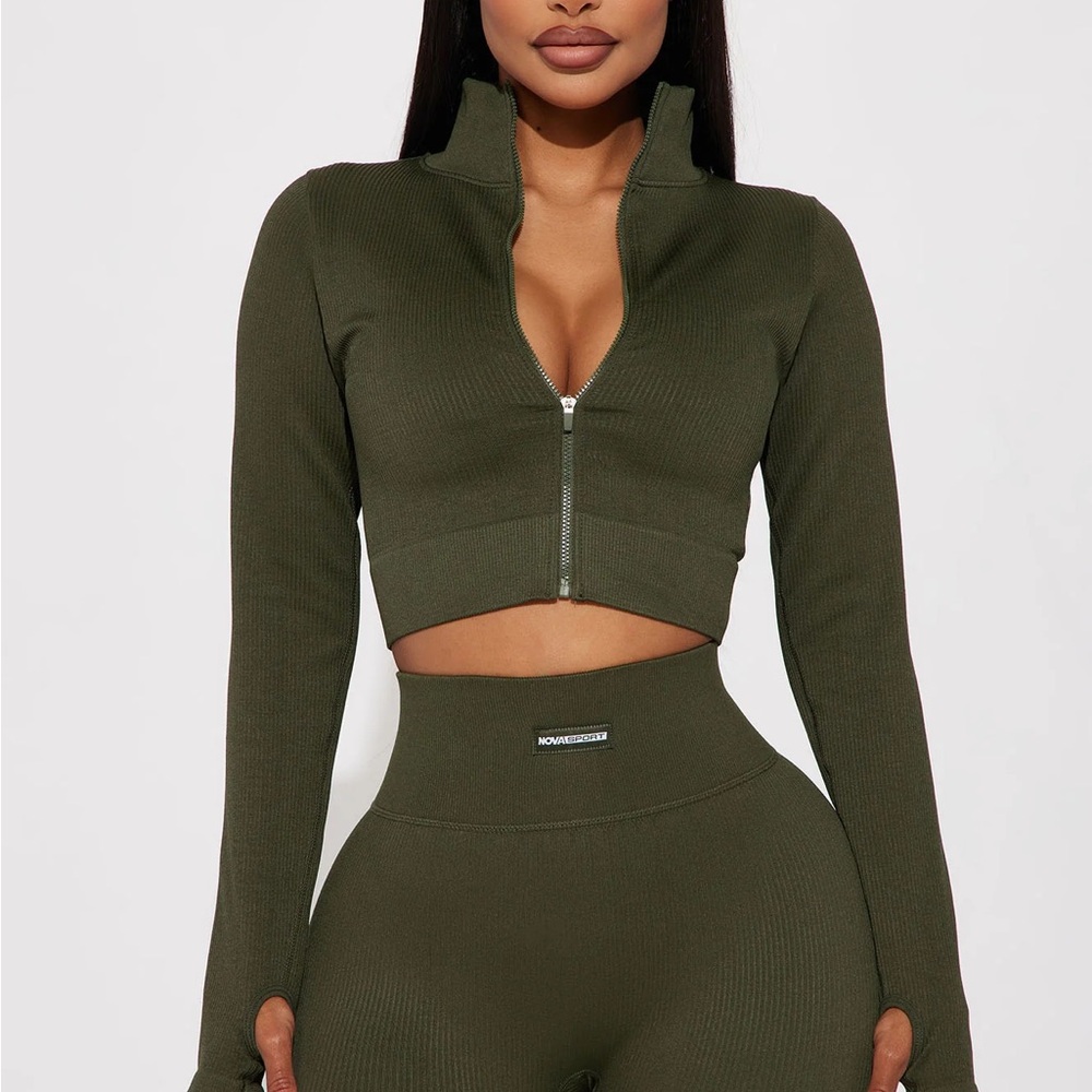 5/$12💕 Fashion Nova Olive Green Ribbed Crop Top
